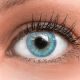Das Produktfoto zeigt unsere Farbige Blaue Kontaktlinse Jasmin Light Blue in einem echten Auge