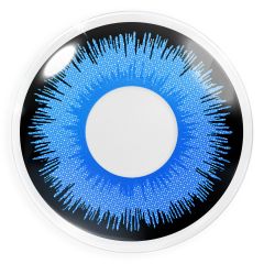 Das Produktfoto zeigt unsere Crazy blaue Farbige Kontaktlinse Alper in einem echten Auge