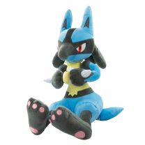 Lucario mit Beere